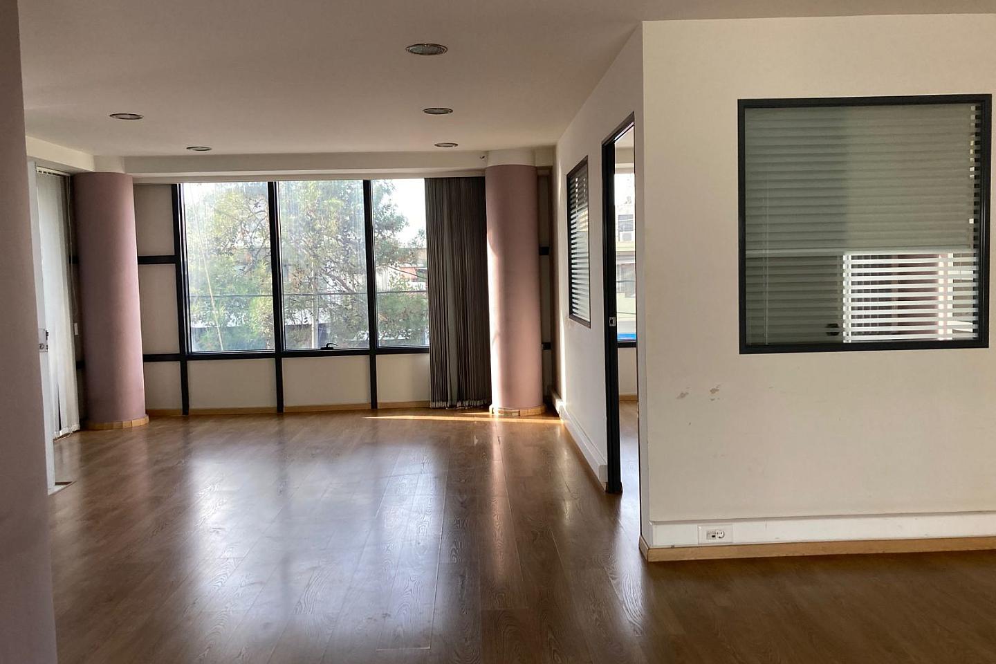 Office for rent in Glyfada center