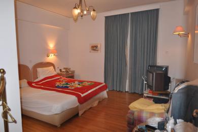 VARKIZA, Appartement à un seul étage, À louer, 240 m2
