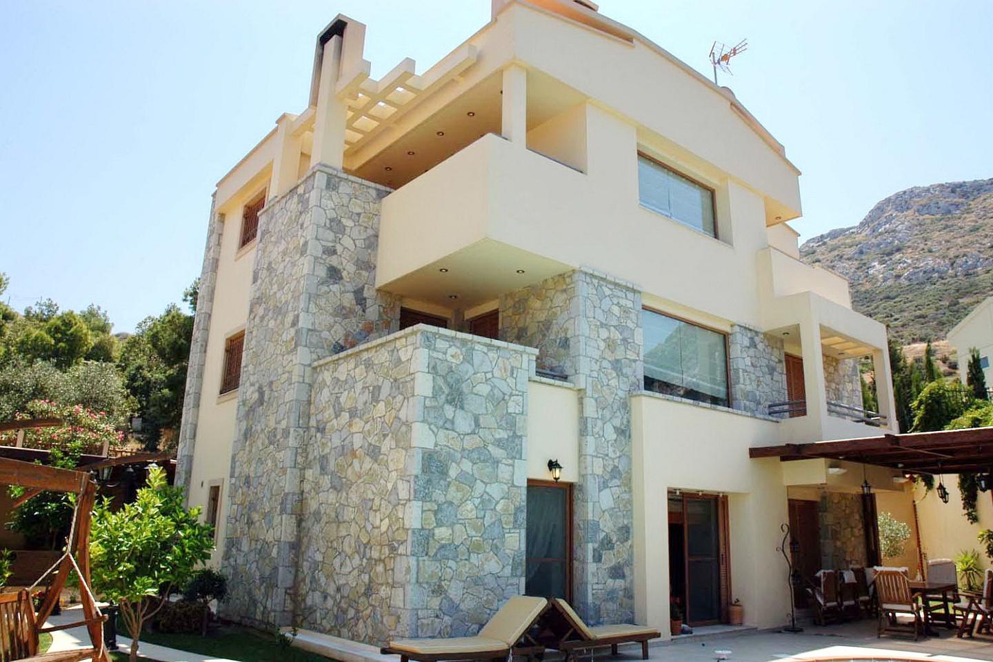 Villa for sale in Palaia Fokea.