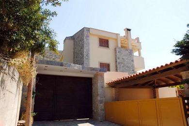 Villa for sale in Palaia Fokea.